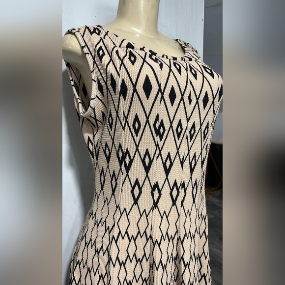 Haani Black and Cream Patterned Top - Picture 2 of 7